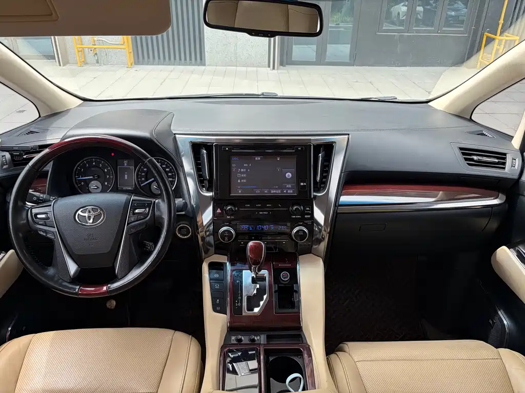 Alphard 3.5 L Luxury