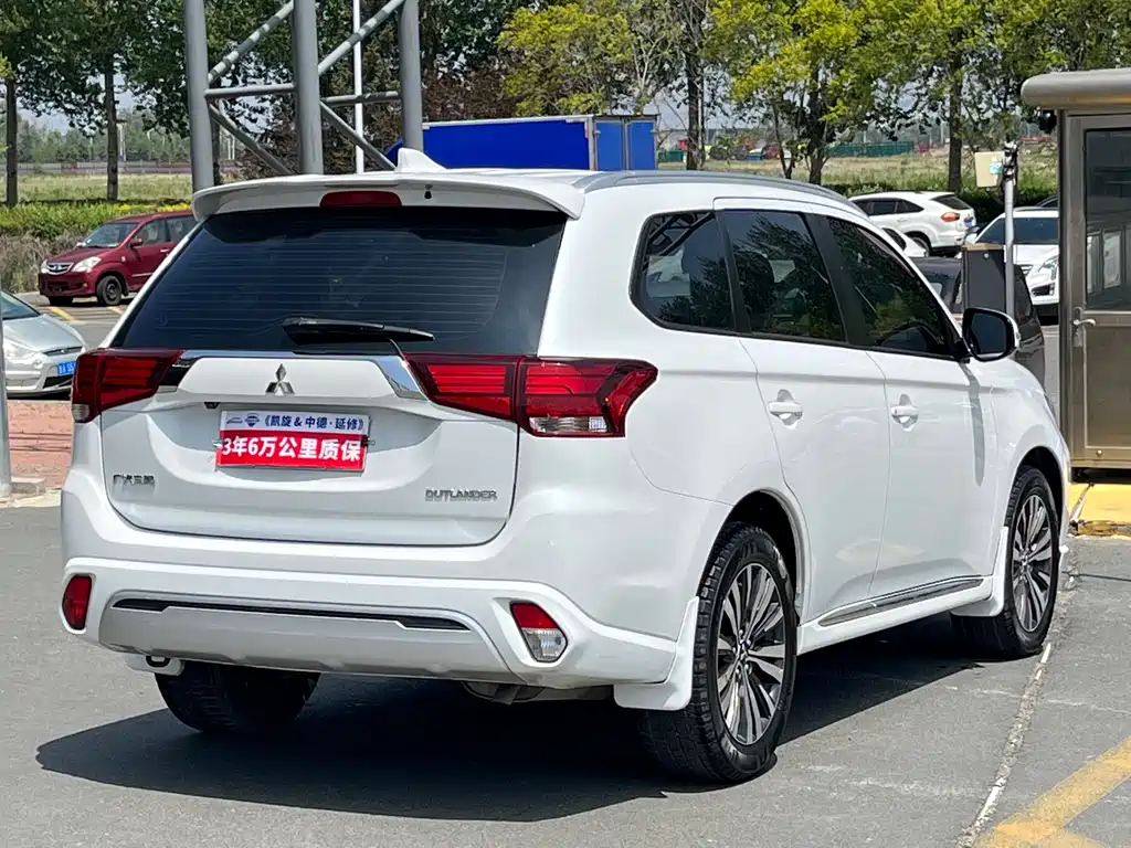 Outlander Facelift 2.0 L 2 WD Smooth Enjoyment 5-seat