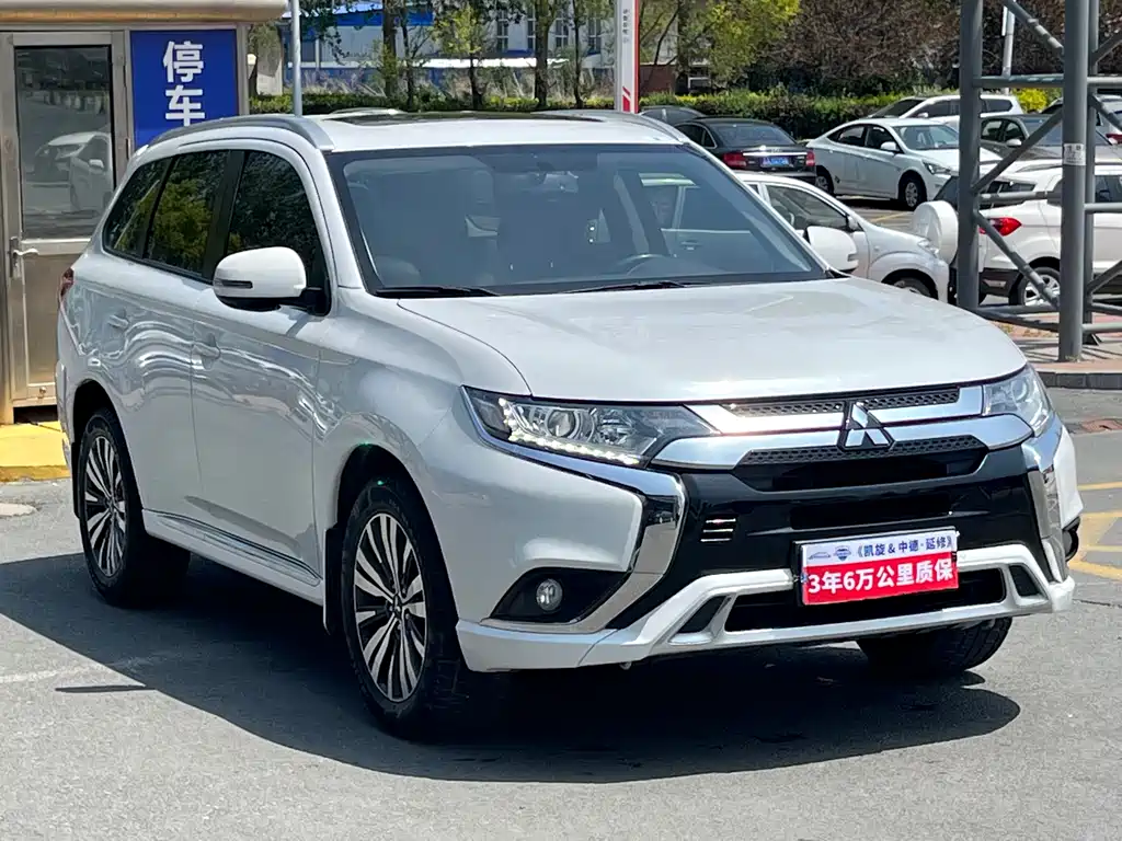 Outlander Facelift 2.0 L 2 WD Smooth Enjoyment 5-seat