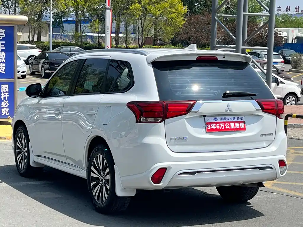 Outlander Facelift 2.0 L 2 WD Smooth Enjoyment 5-seat