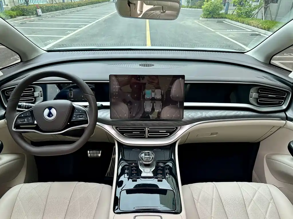 Denza D9 DM-i 1050 Premium