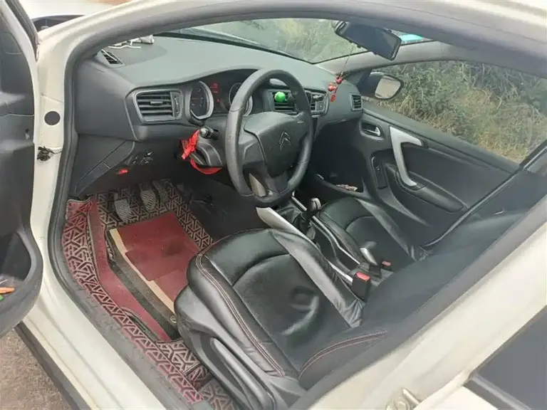 Citroën C3-XR 雪铁龙C3-XR 2018款 改款 1.6 L 手动时尚型