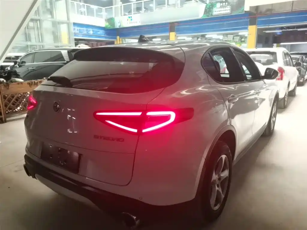 Stelvio 2.0 T 200 HP Elite