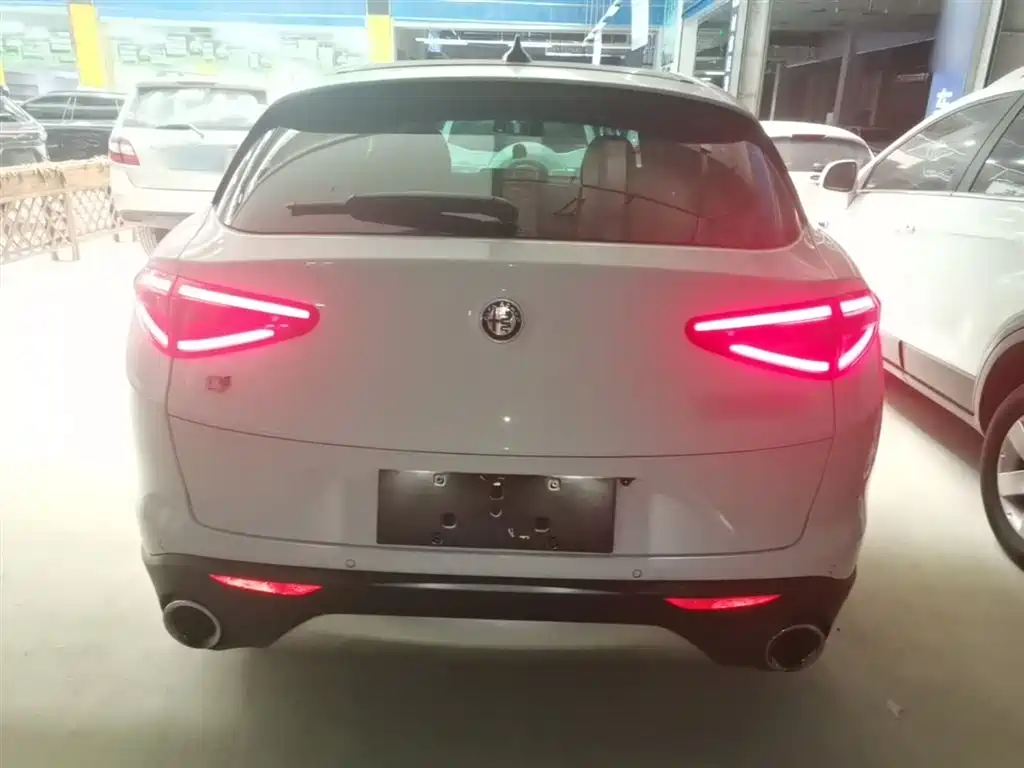 Stelvio 2.0 T 200 HP Elite