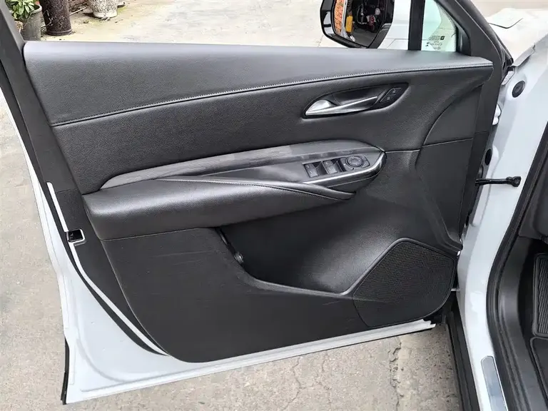Cadillac XT4 28 T 2 WD Distinguished