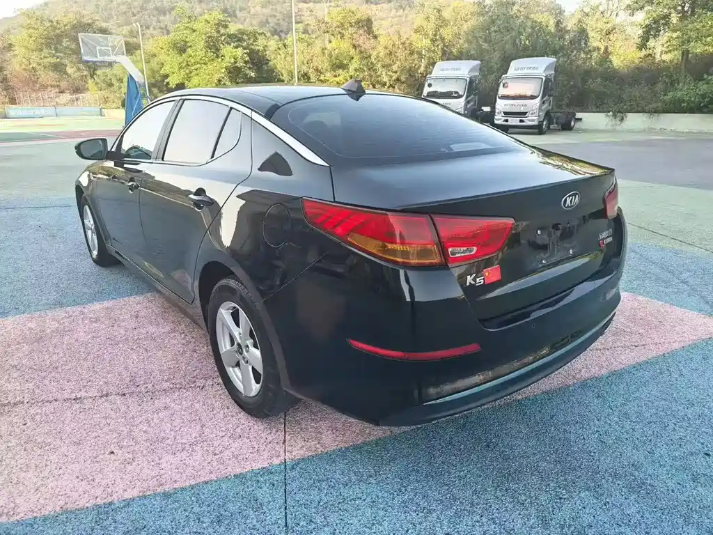 Kia K5 2.0 L Auto GL