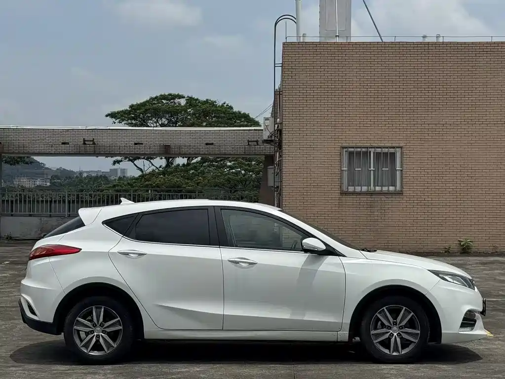 Eado XT 1.6 L Auto Handsome Cool