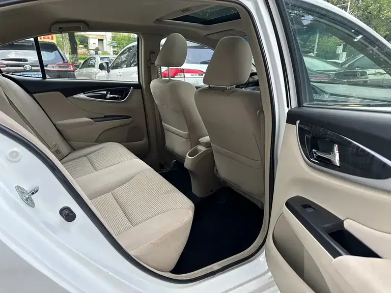 Honda Crider 1.8 L Auto Luxury