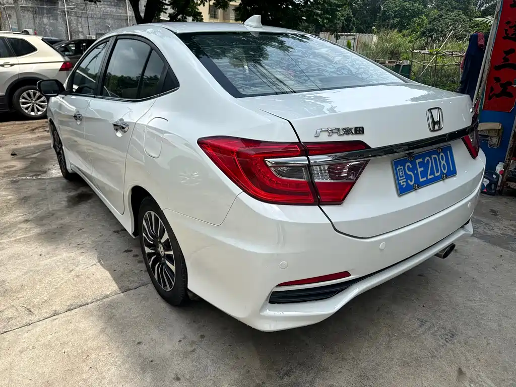 Crider 1.8 L Auto Luxury