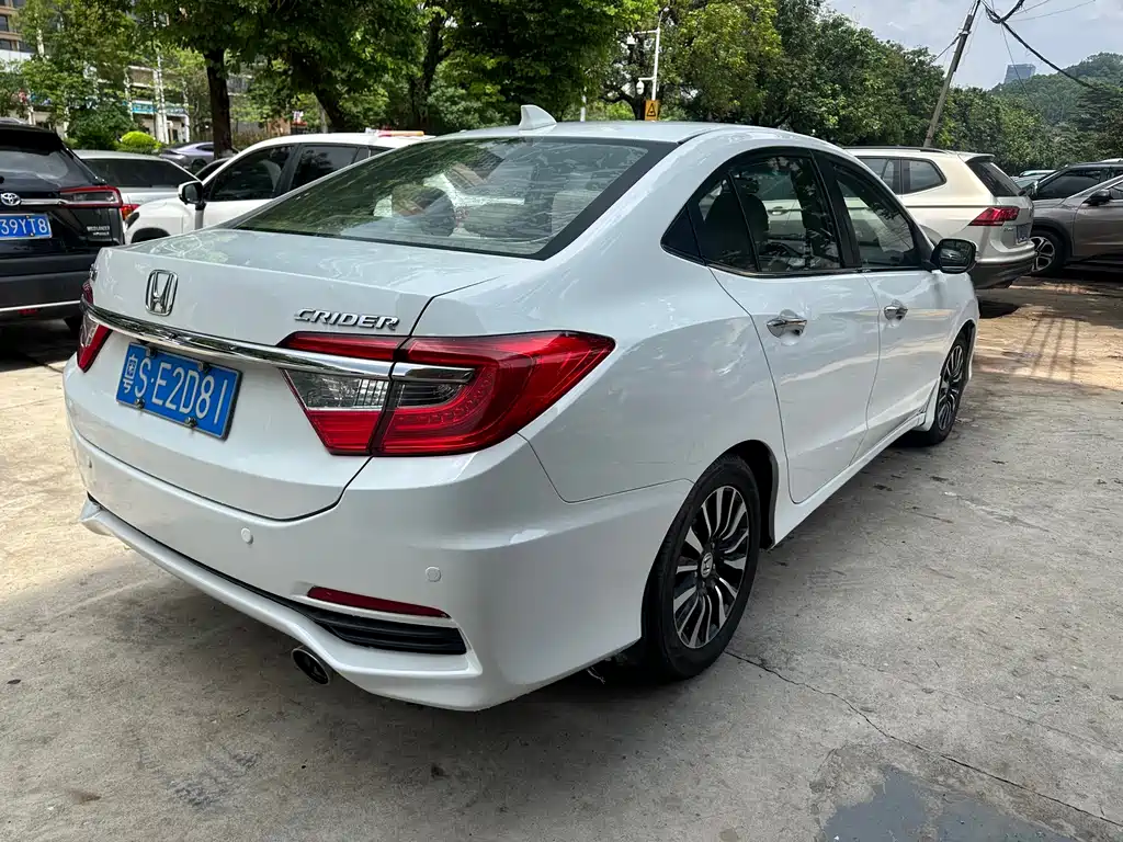 Crider 1.8 L Auto Luxury