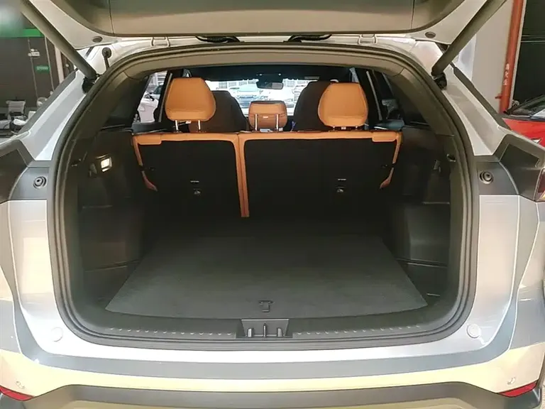 Geely Galaxy L7 EM-i 115 km Explorer +