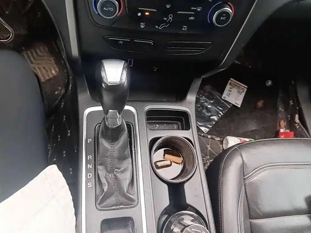 Kuga EcoBoost 180 2 WD Platinum Wing