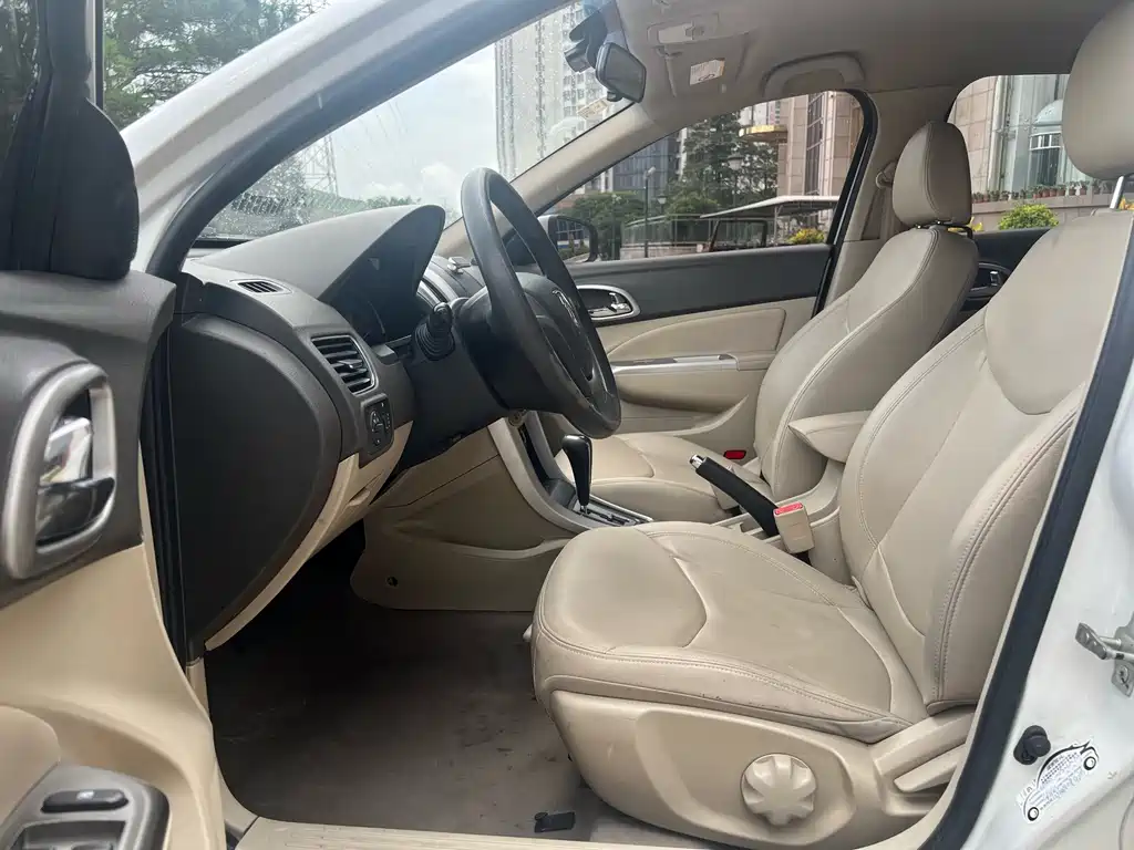 Baojun 630 宝骏630 2014款 1.5 L 自动舒适型