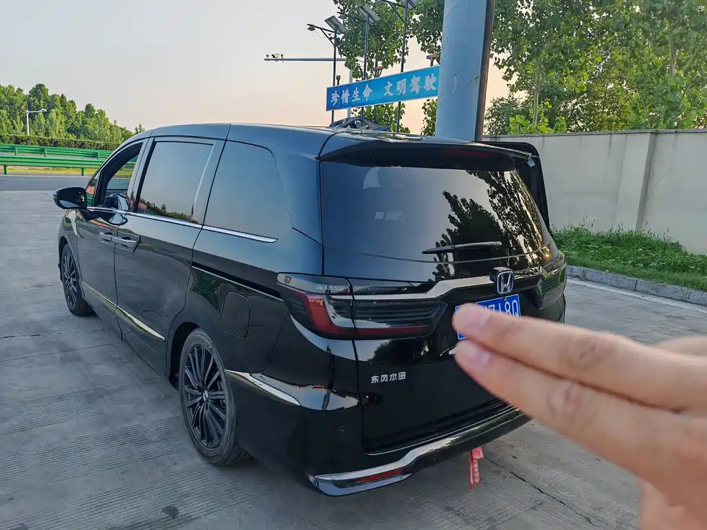 Elysion 2.0 L e:HEV Luxury
