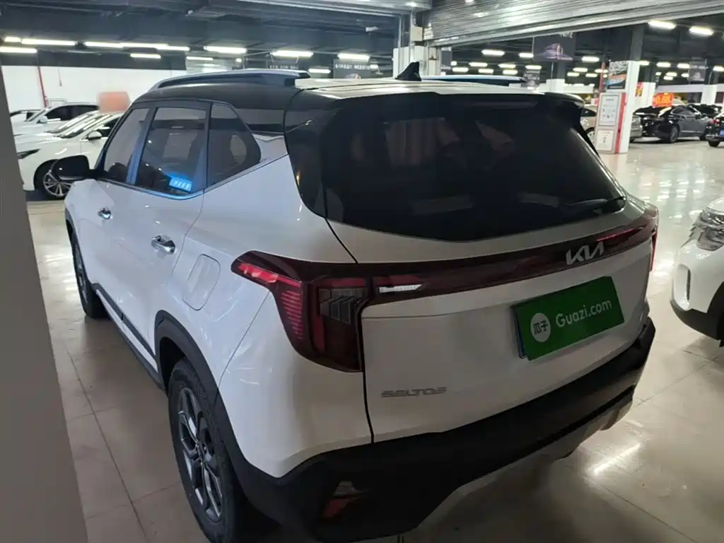 Seltos 1.5 L CVT Luxury