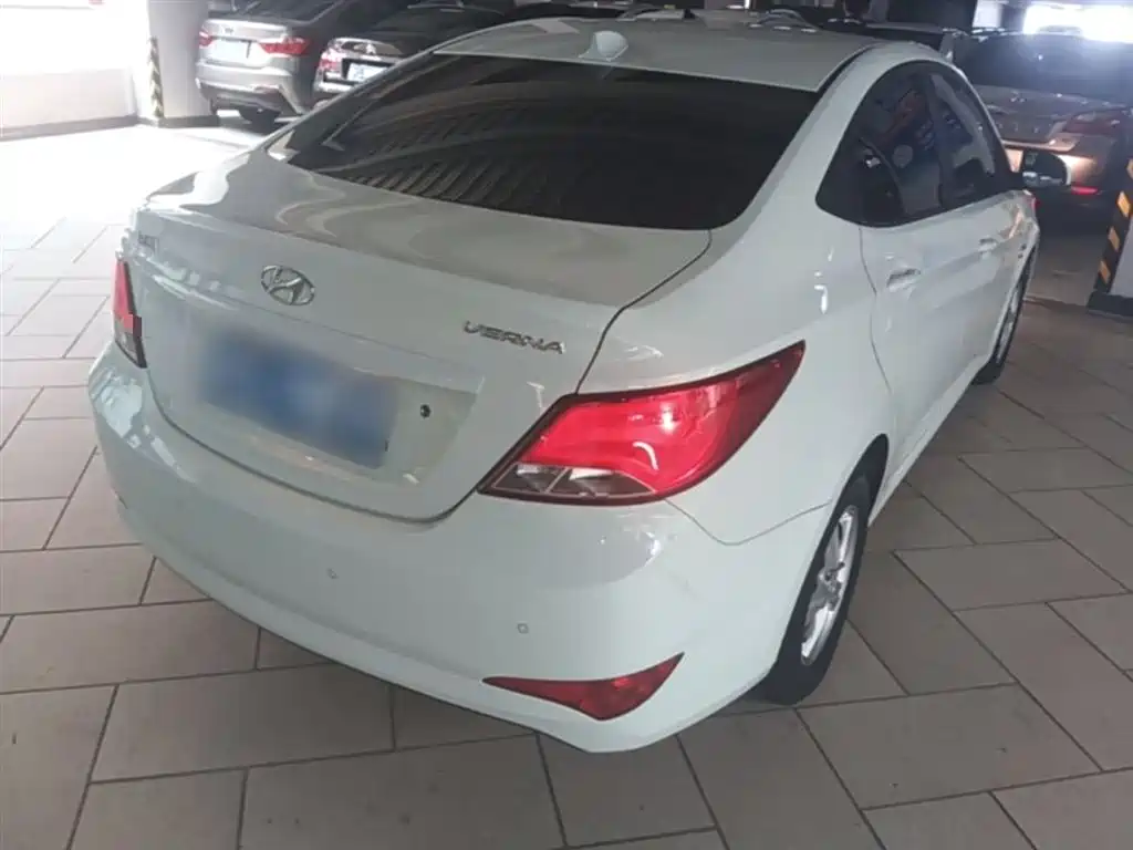 Accent 1.4 L Auto Intelligent GLS