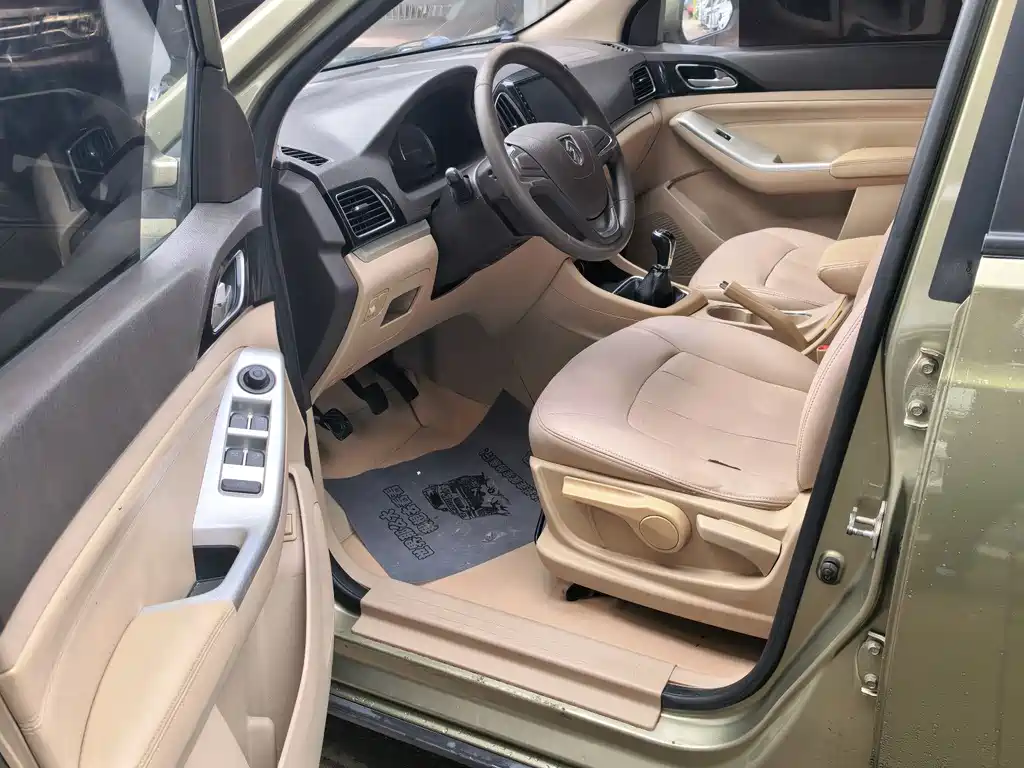 Baojun 730 宝骏730 2014款 1.5 L 手动标准型 5座