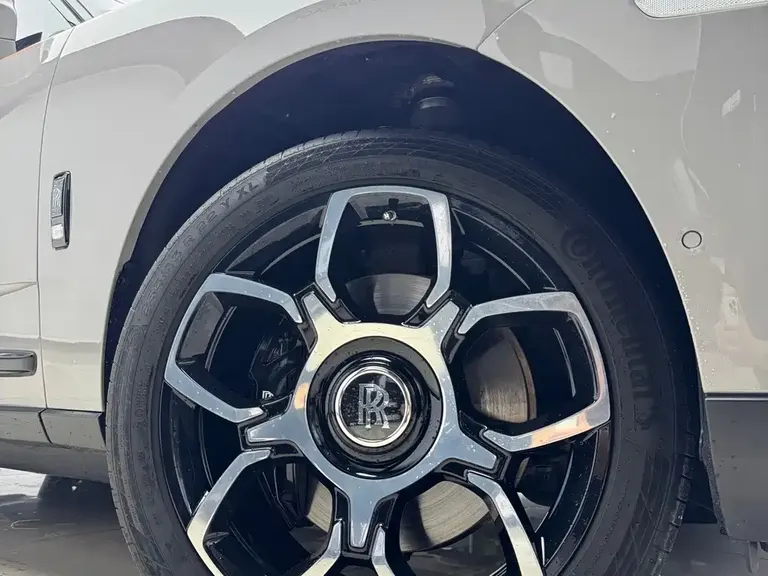 Rolls-Royce Cullinan 4-seat