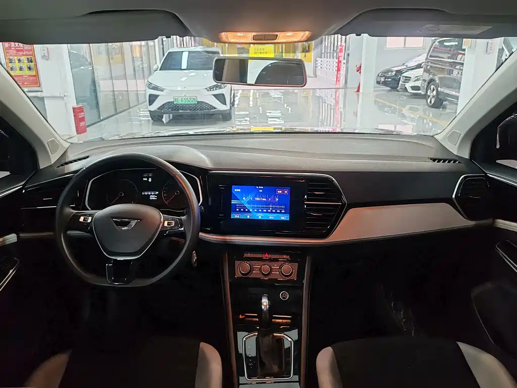 Jetta VS5 280 TSI Auto Progressive