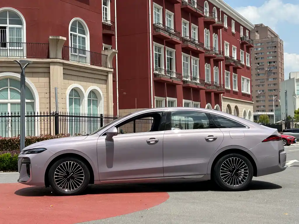 Roewe M7 DMH 160 km Premium Enjoyment