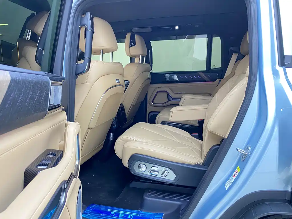 Leopard 8 Brave Flagship 6-seat