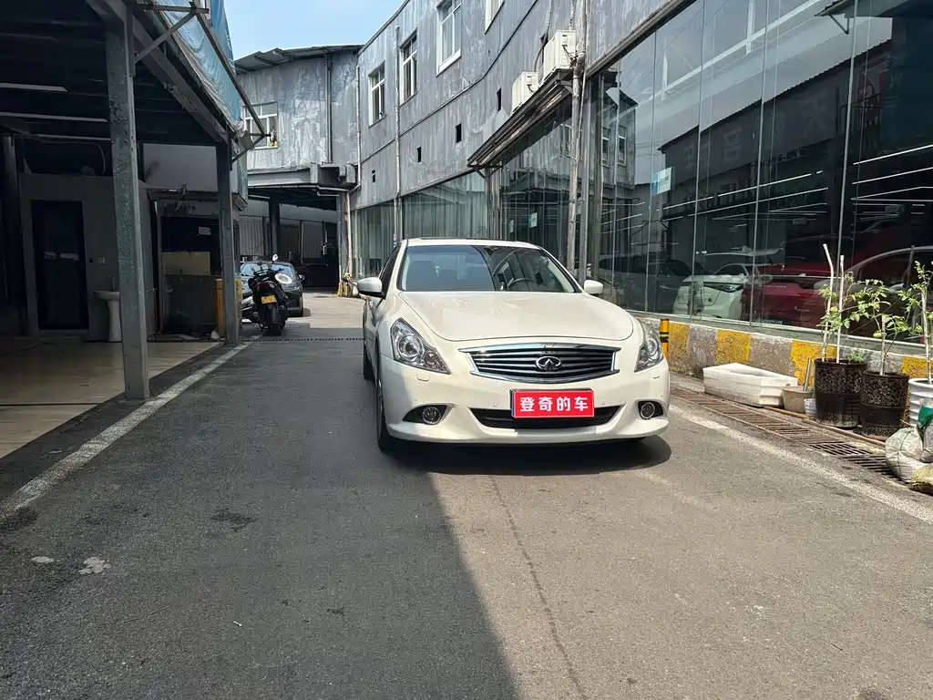 Infiniti G Series G25 Sedan Luxury Sport