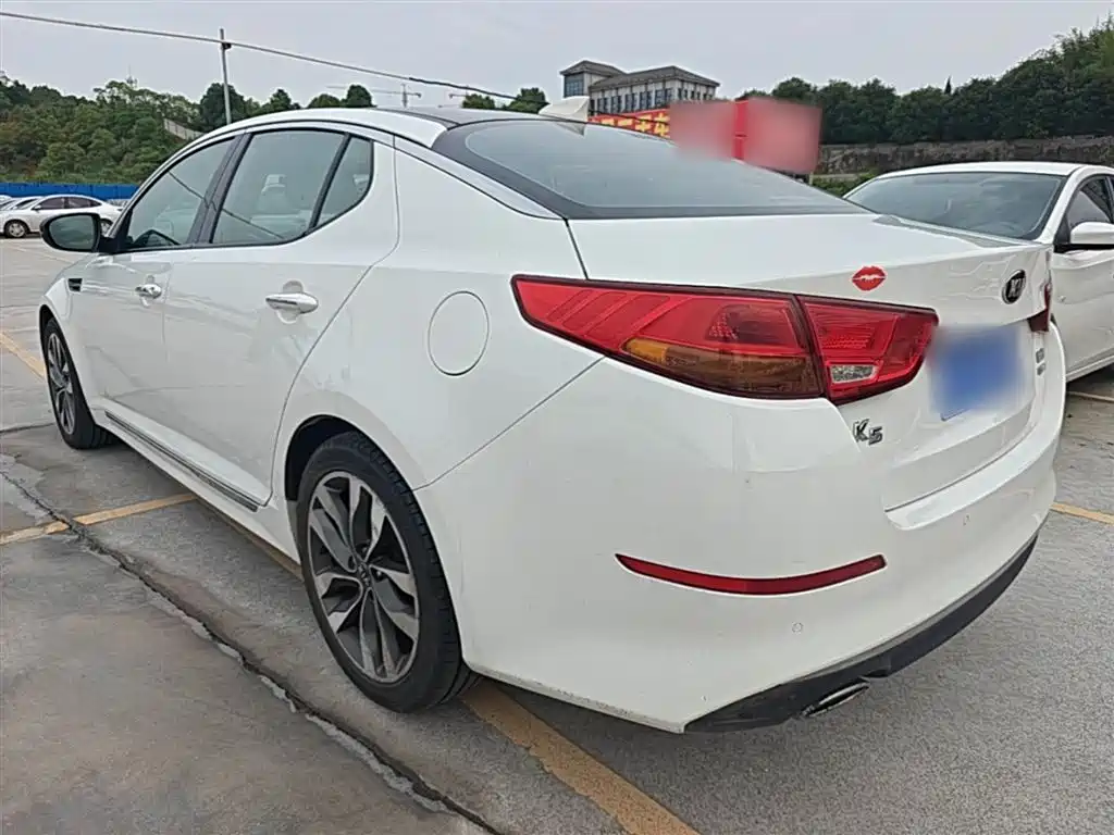 Kia K5 2.0 L Auto Luxury