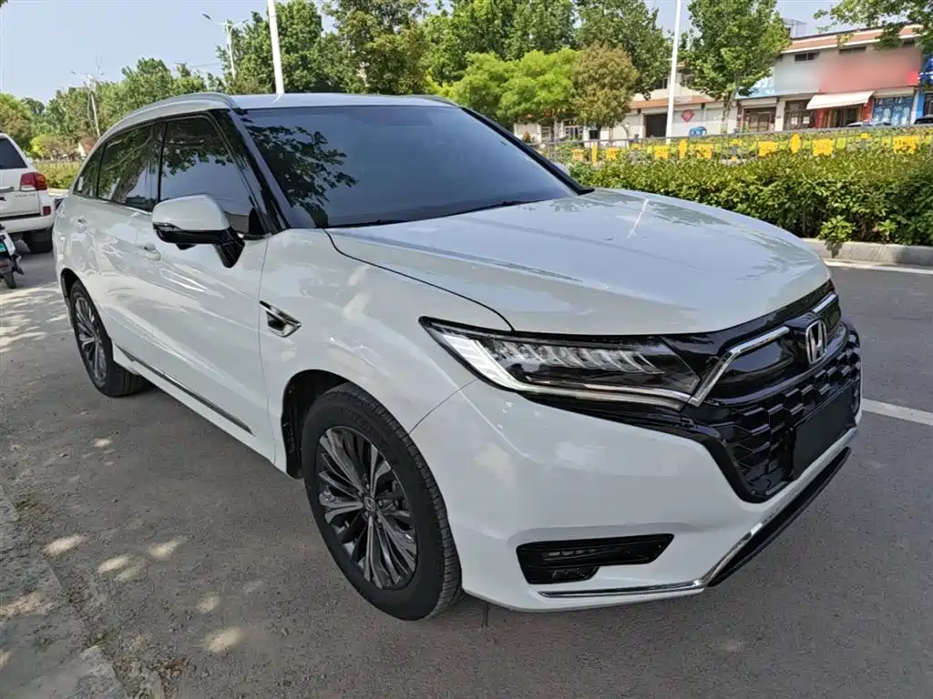 Honda UR-V 370 TURBO 2 WD Graceful