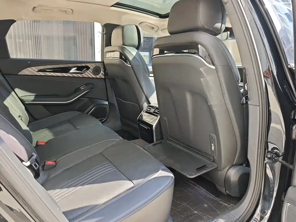 Hongqi H9 2.0 T Connected Flagship Enjoyment