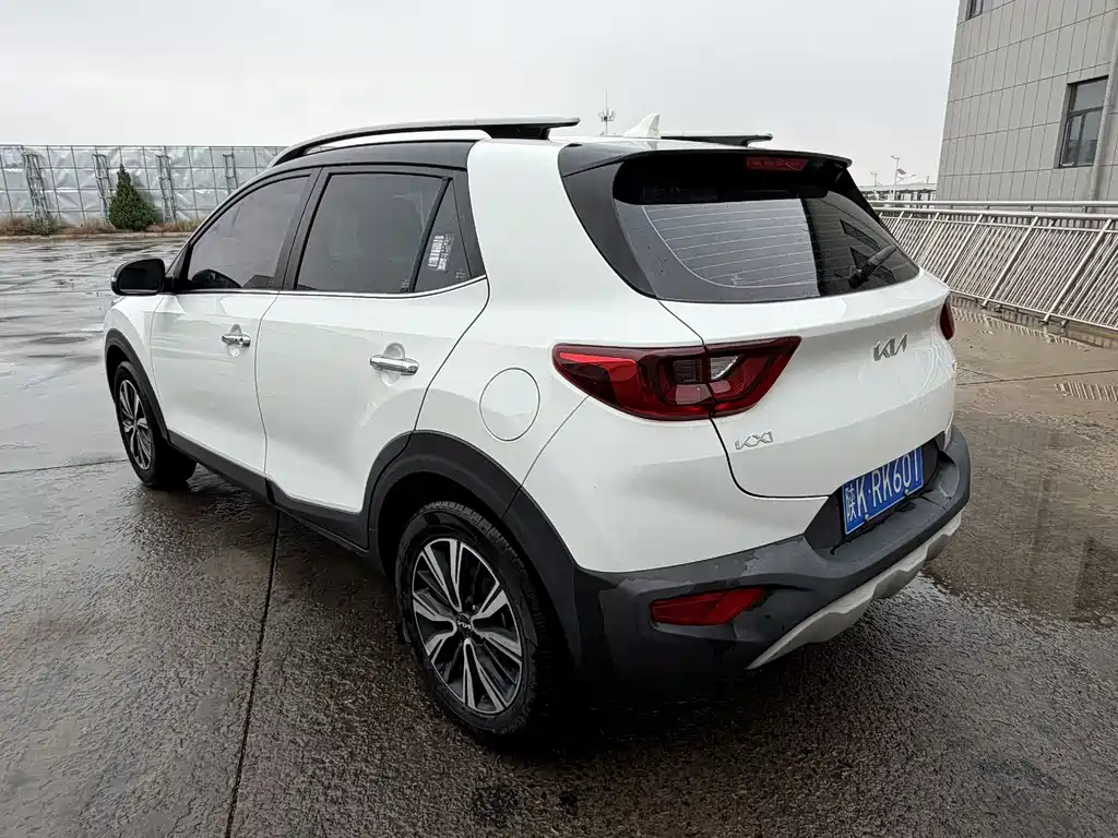 Stonic 1.4 L CVT Sunroof