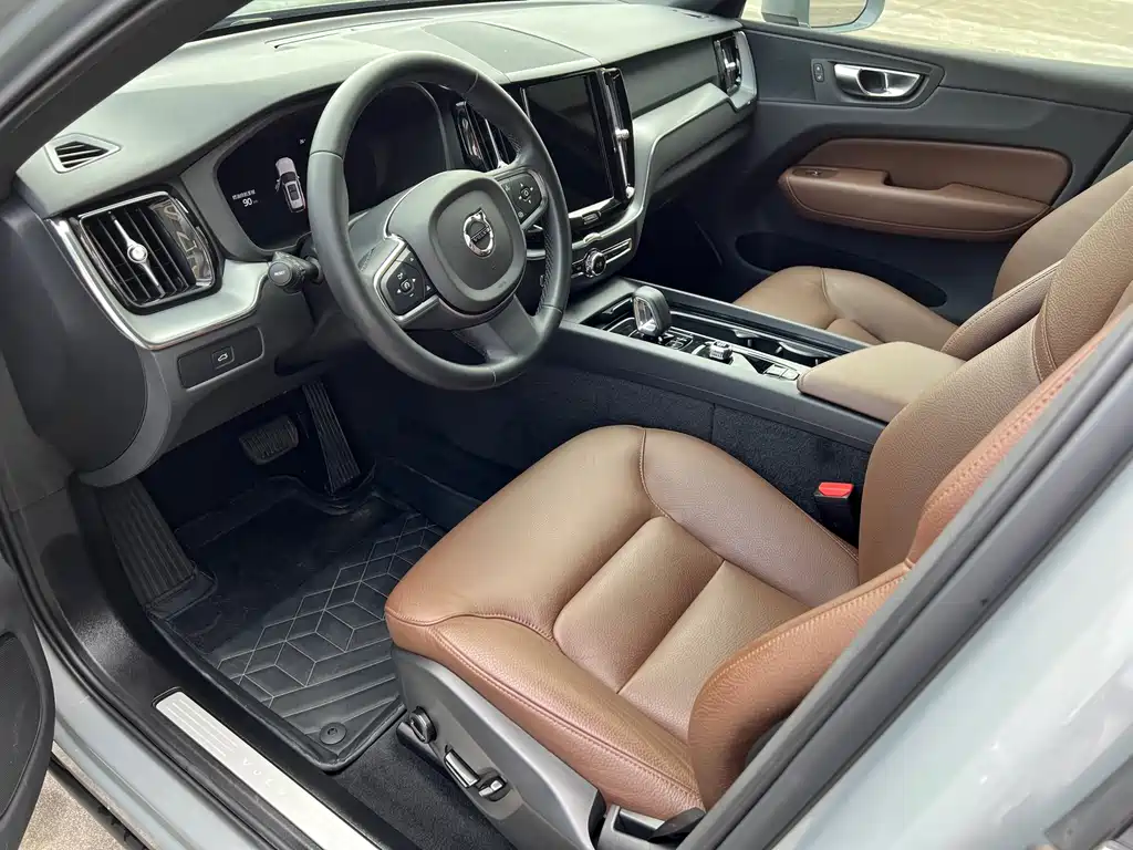 Volvo XC60 B5 4 WD Smart Ease Luxury