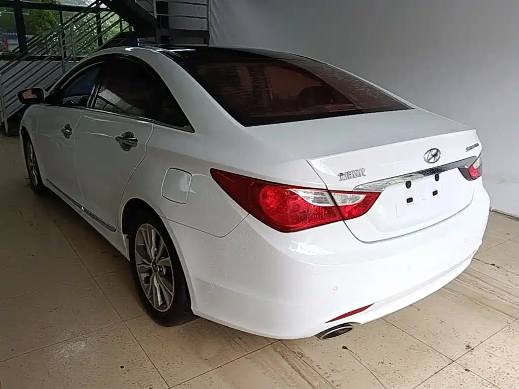 Sonata 2.0 L Auto Luxury