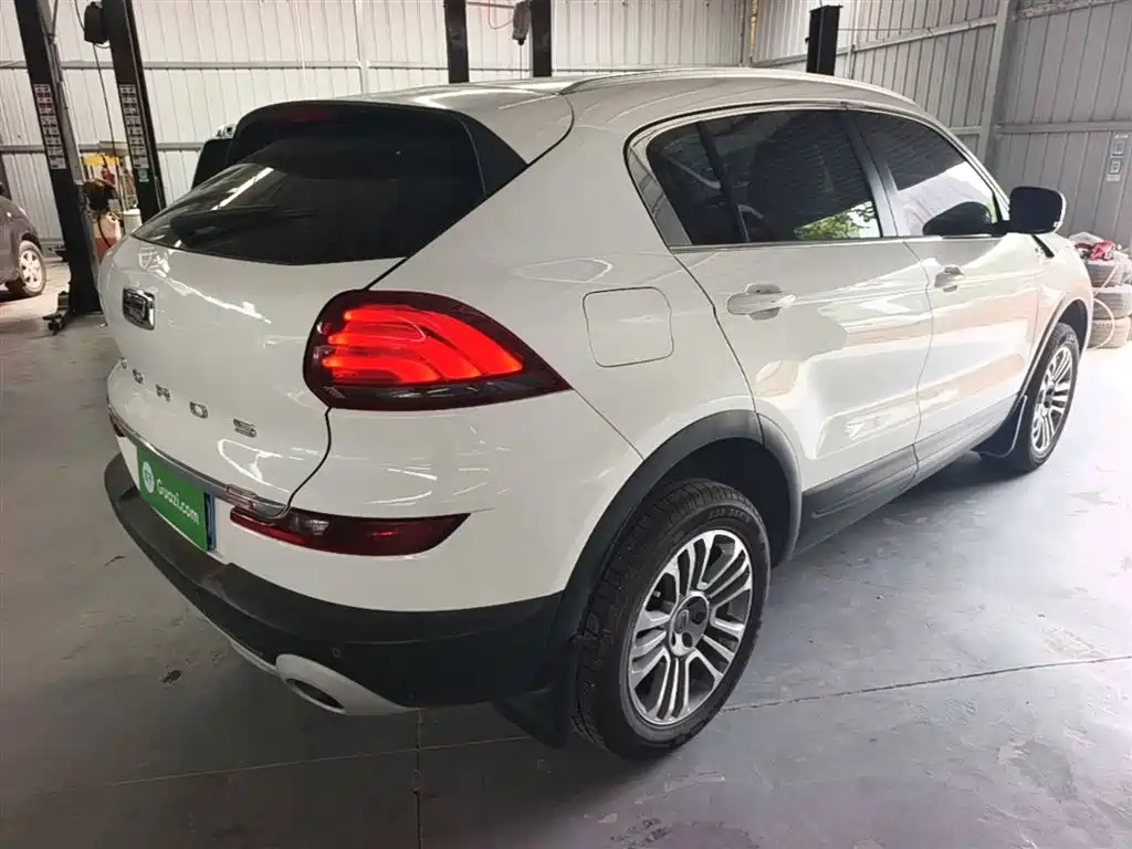 Qoros 5 1.6 T Auto Smart Connected (AliOS) Distinguished