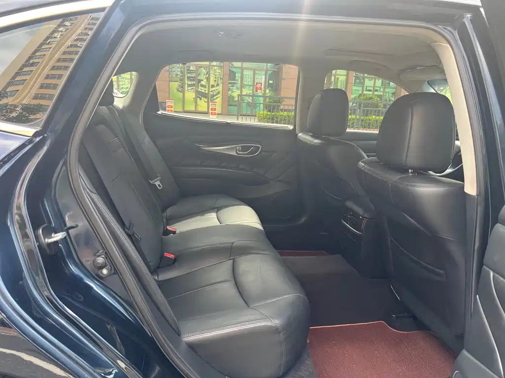Infiniti Q70 Q70 L 2.5 L Joy