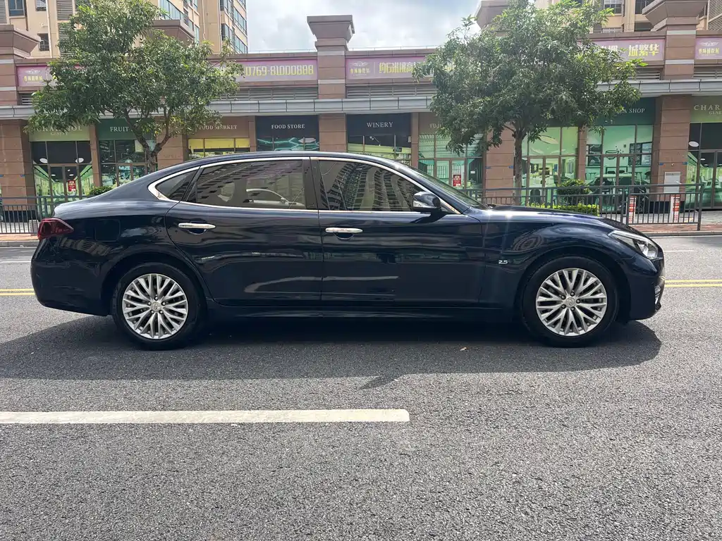Infiniti Q70 Q70 L 2.5 L Joy