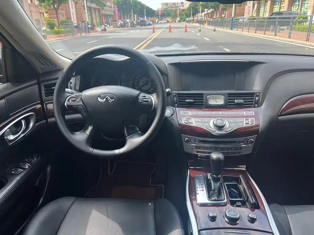 Infiniti Q70 Q70 L 2.5 L Joy