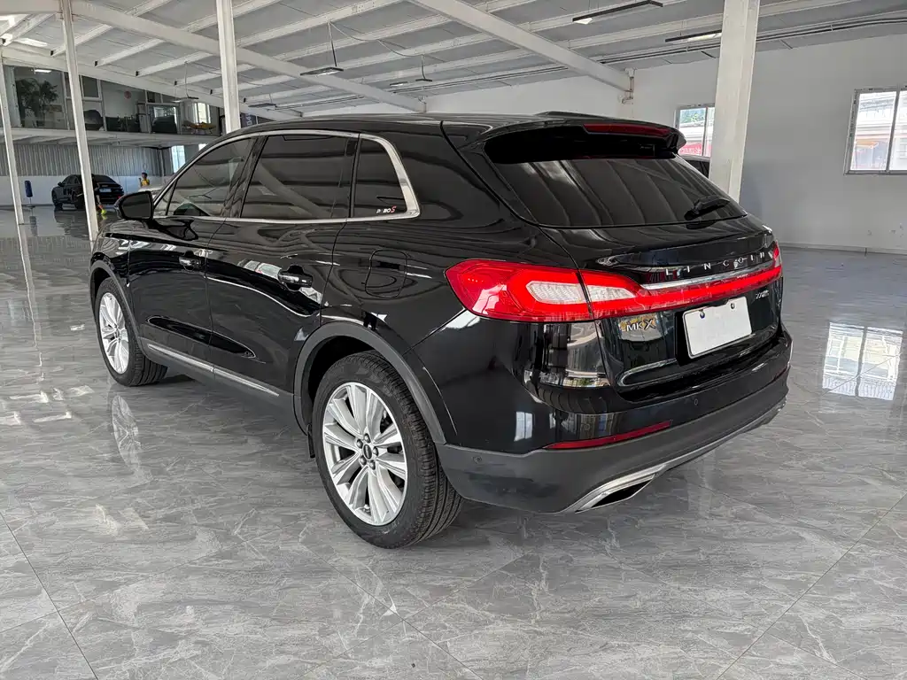 Lincoln MKX 2.7 T 4 WD Honor Shine