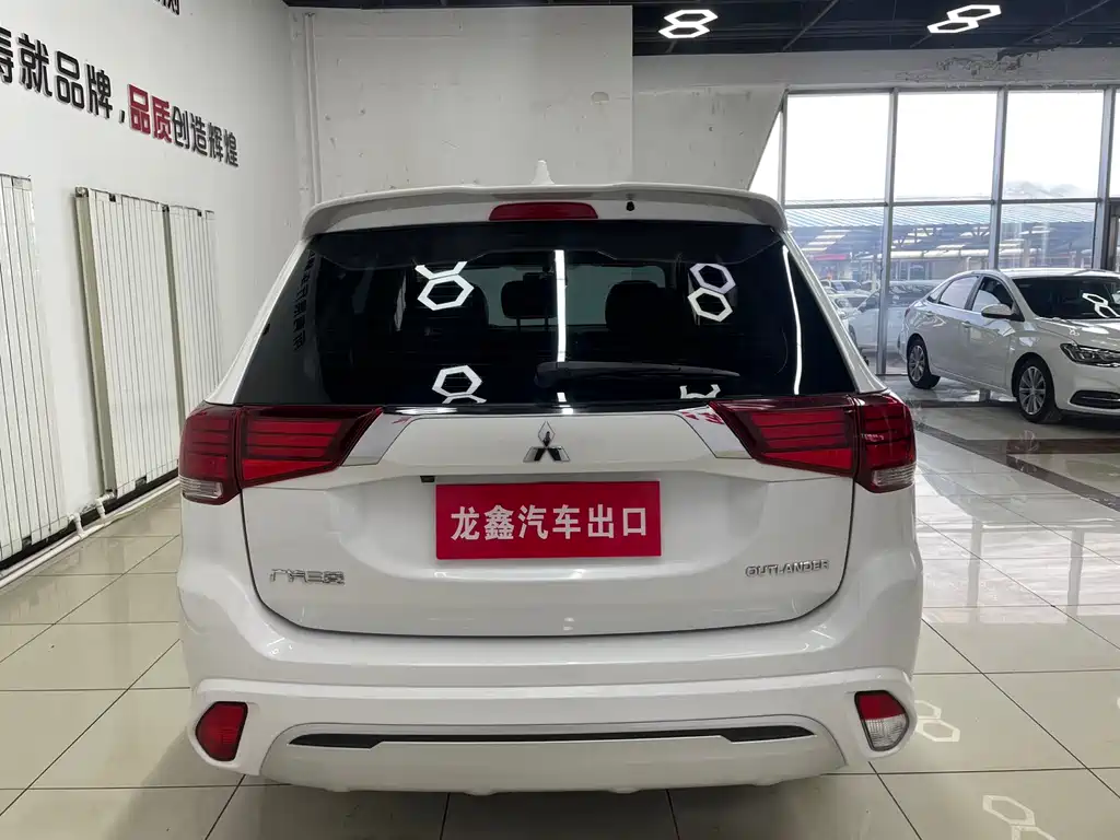 Outlander 2.0 L 2 WD Smooth Travel 5-seat