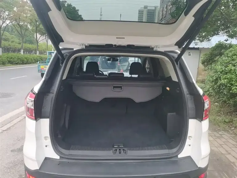 Ford Kuga EcoBoost 180 2 WD Grand Wing