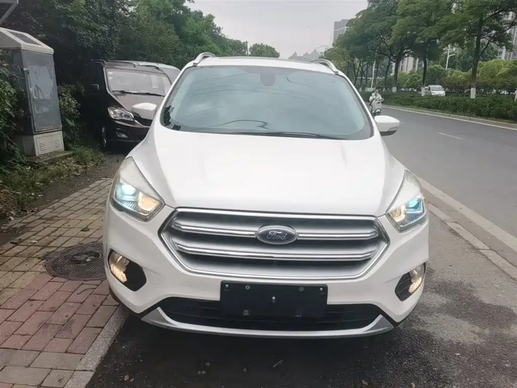 Kuga EcoBoost 180 2 WD Grand Wing