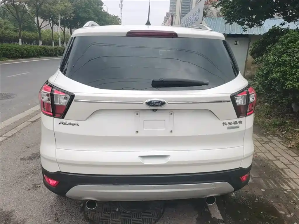 Kuga EcoBoost 180 2 WD Grand Wing