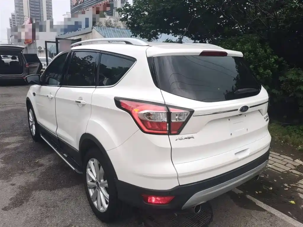 Kuga EcoBoost 180 2 WD Grand Wing