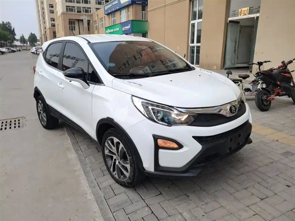 Yuan 1.5 L Auto Cool Dazzle Connected
