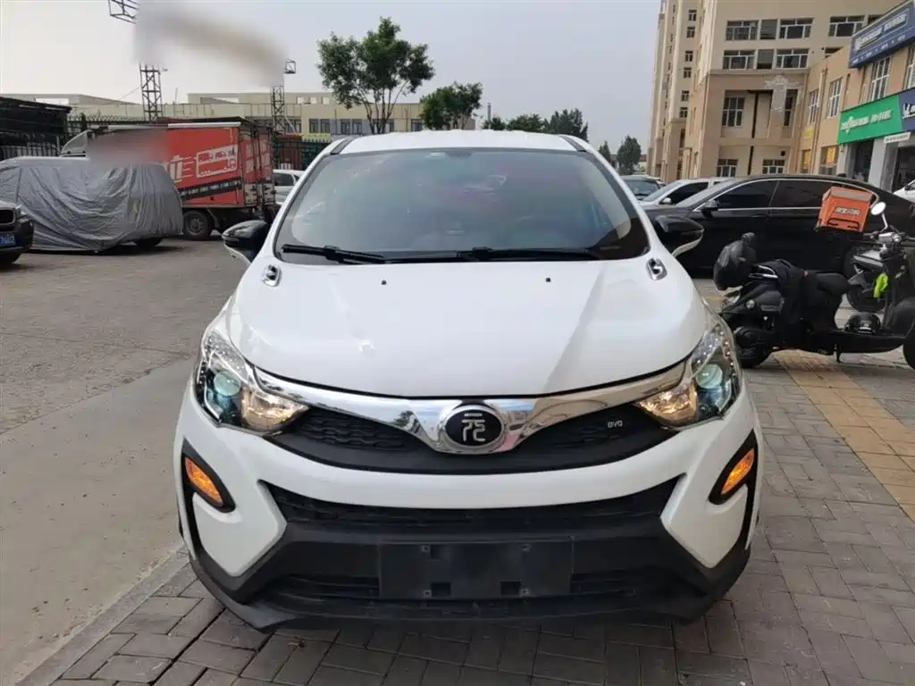 Yuan 1.5 L Auto Cool Dazzle Connected