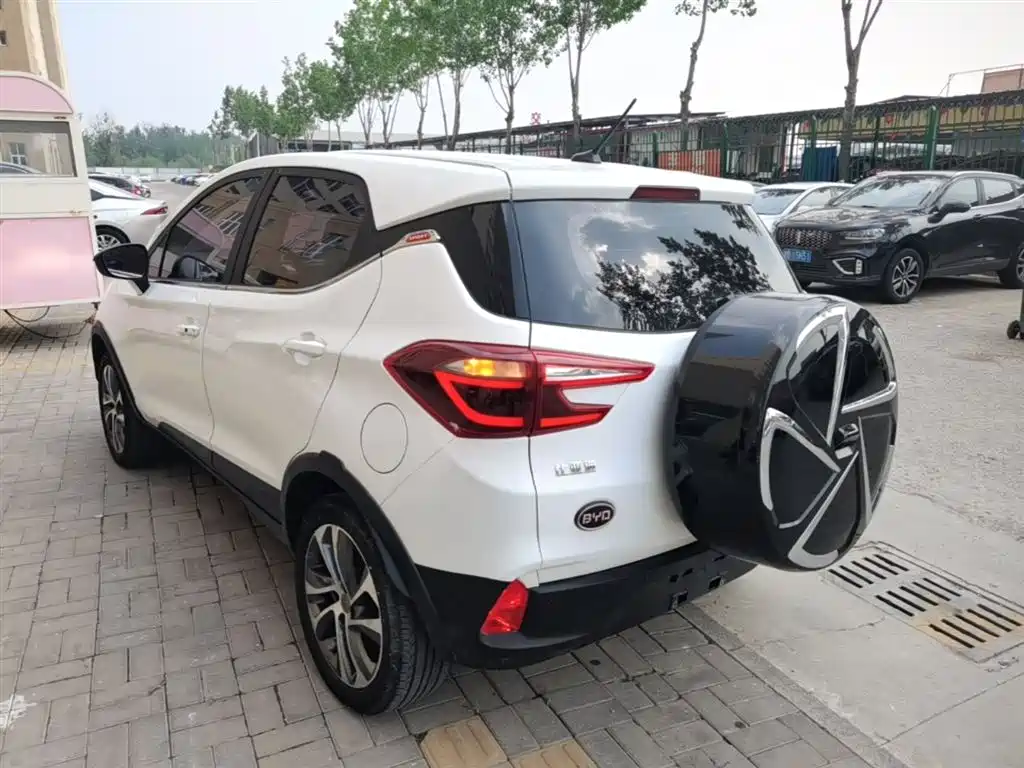 Yuan 1.5 L Auto Cool Dazzle Connected