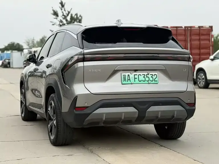 Geely Galaxy L7 1.5 T 115 km PLUS Dragon