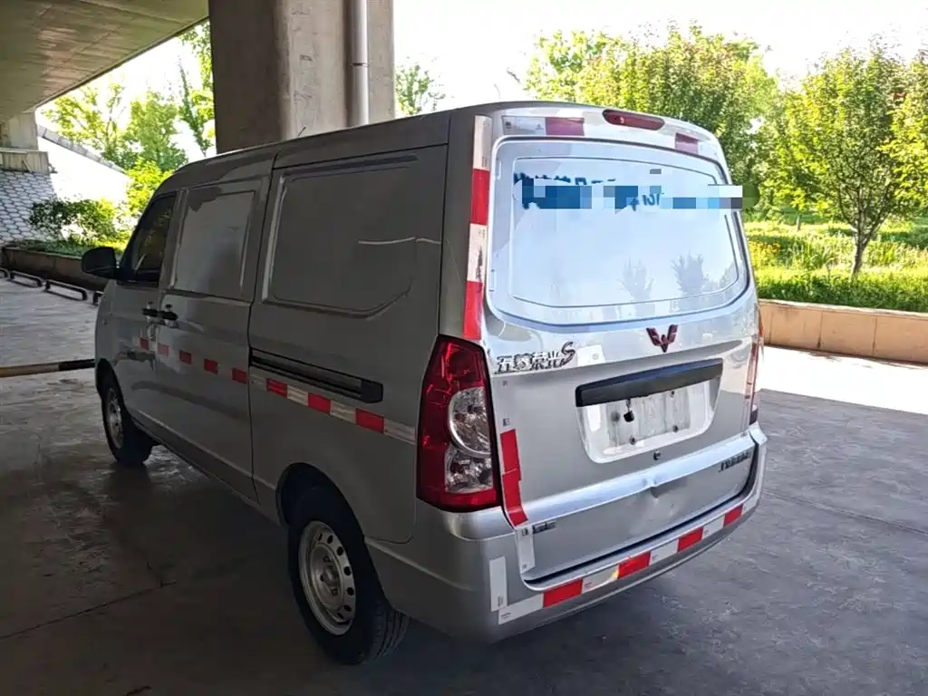 Wuling Rongguang S 五菱荣光S 2023款 1.5 L 基本型封窗车 2座