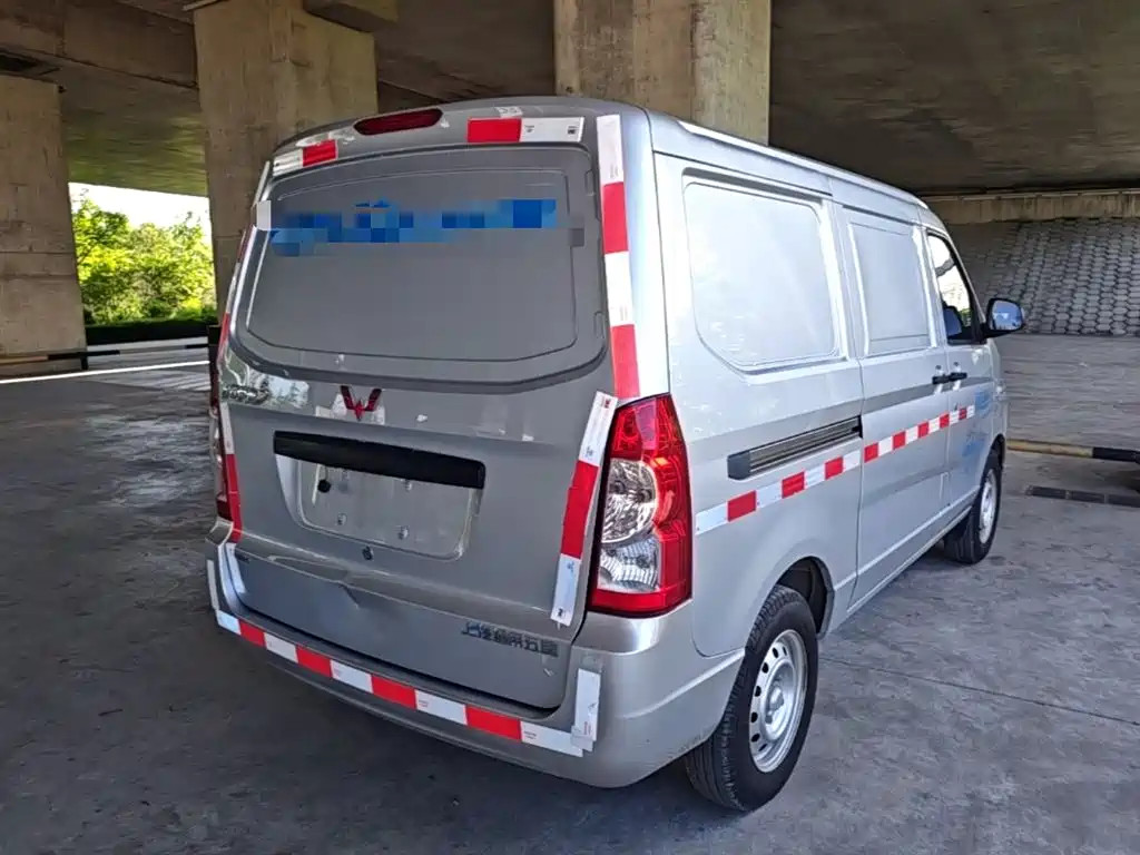 Wuling Rongguang S 五菱荣光S 2023款 1.5 L 基本型封窗车 2座
