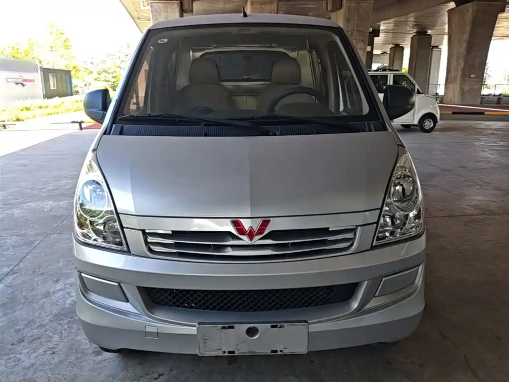 Wuling Rongguang S 五菱荣光S 2023款 1.5 L 基本型封窗车 2座