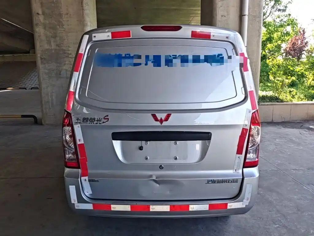 Wuling Rongguang S 五菱荣光S 2023款 1.5 L 基本型封窗车 2座